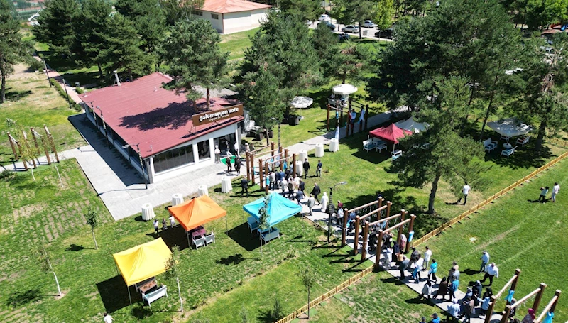 ERZURUMDA BR LK: GLMSEYEN KAFE AILDI