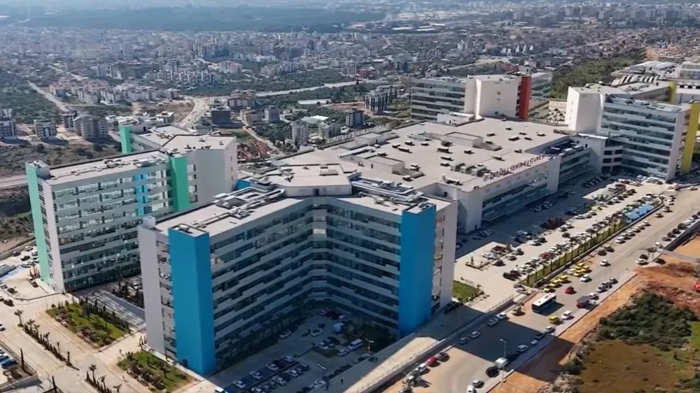 ANTALYA ŞEHİR HASTANESİ’NDE ‘AKŞAM POLİKLİNİĞİ’ DEVRİ
