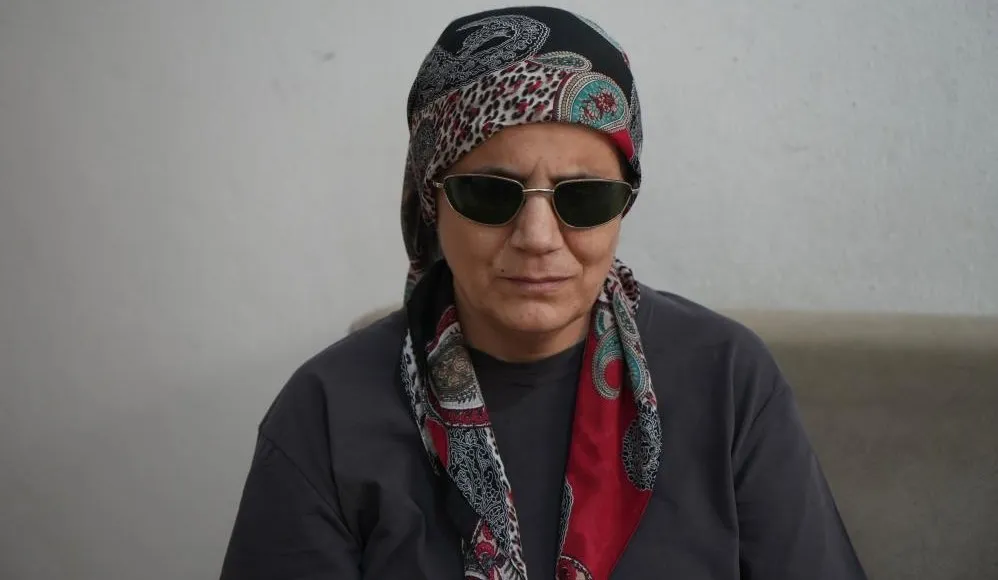 ANTALYA’DA GÖRME ENGELLİ ANNENİN FERYADI.. ‘SOKAKTA KALMAK İSTEMİYORUM’