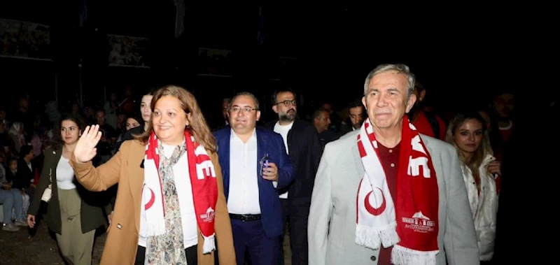 ZAFER YÜRÜYÜŞÜNE ANLAMLI KATILIM