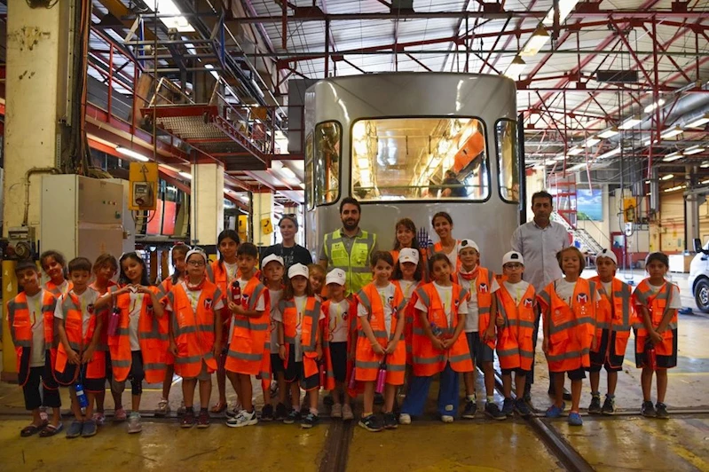METRO İSTANBUL YAZ OKULU MEZUNLARINI VERDİ