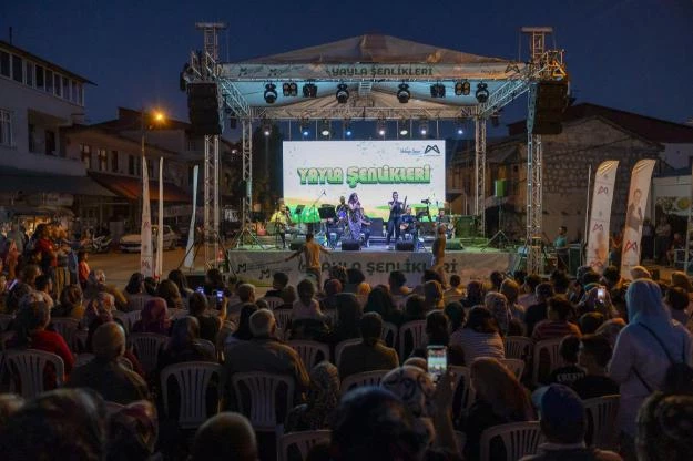 Büyükşehir’le Mersin’in Dört Bir Yanı Şenlik Alanı