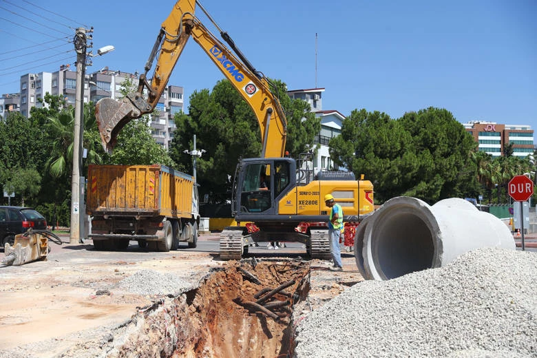 Büyükşehir Konyaaltı’nda altyapı çalışmasını sürdürüyor