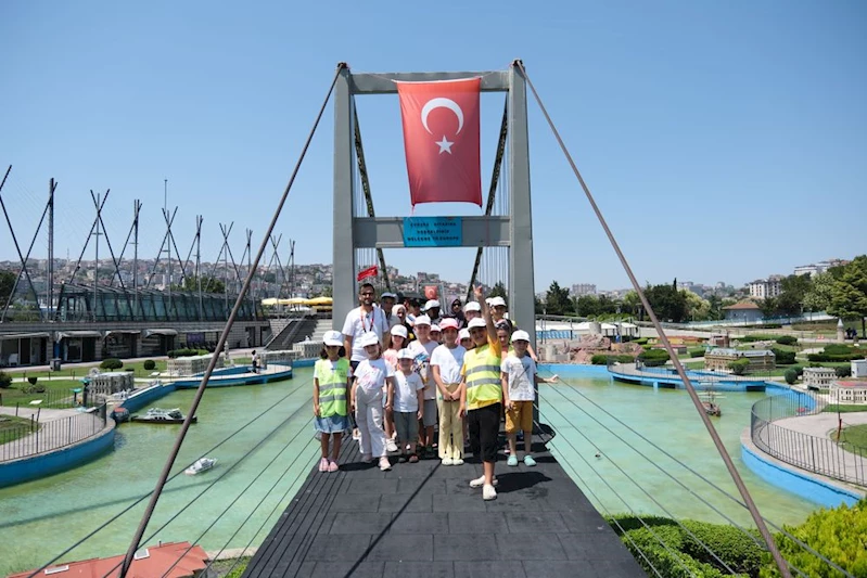 KÜÇÜK REHBERLER İSTANBUL’U KEŞFEDİYOR