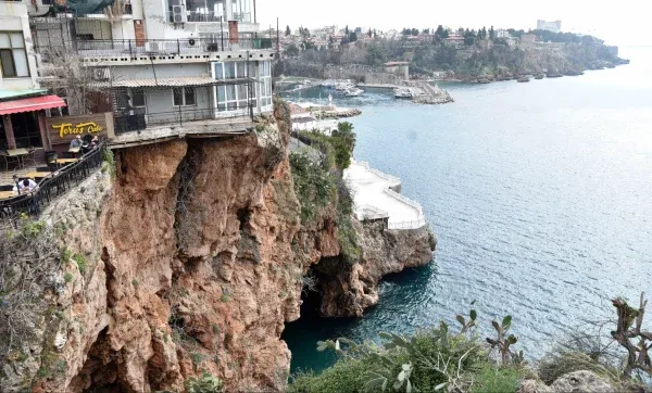 ANTALYA’NIN DÜNYACA ÜNLÜ FALEZLERİNDE GİZLİ TEHLİKE.. ‘BÜYÜK YIKIM OLUR’