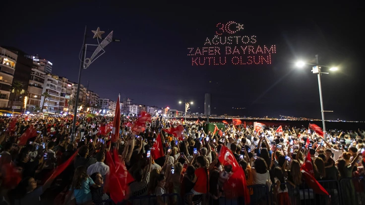 500 dron Körfez’de görsel şölen yaşattı