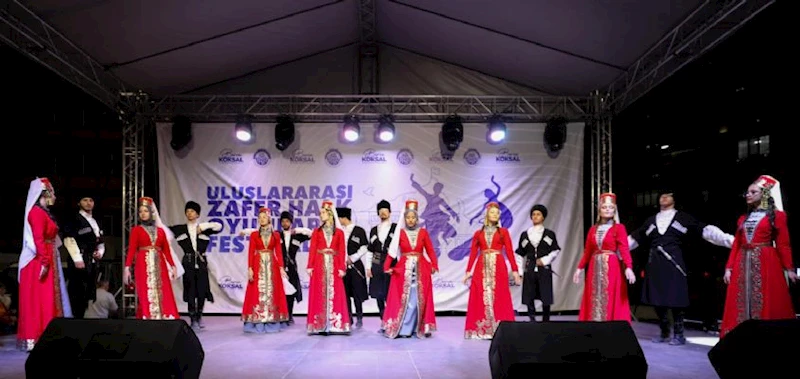 ZAFER MEYDANI´NDA HALK OYUNLARI COŞKUSU