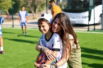 ILICA AHMET KELEŞ SPOR TESİSİ YENİ HALİYLE ÇOCUKLARLA BULUŞTU…