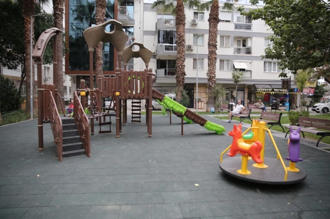 Konak’ın Parkları Yenileniyor