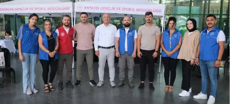 GENÇLİK VE SPOR İL MÜDÜRLÜĞÜ YENİ ÖĞRENCİLERİ OTOGARDA KARŞILIYOR