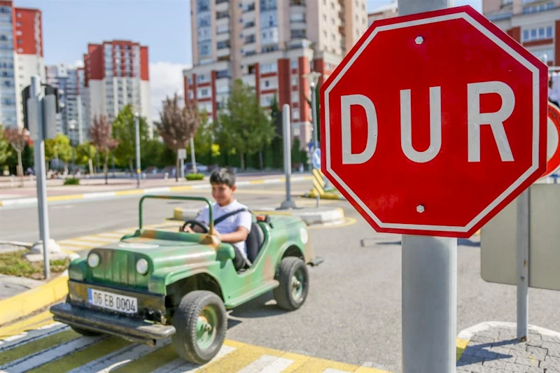 ETİMESGUT BELEDİYESİ´NDEN ÇOCUKLARA YÖNELİK ÜCRETSİZ TRAFİK PARKI EĞİTİMLERİ