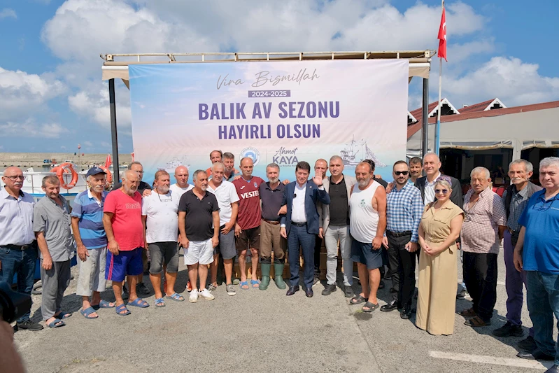 Başkan Kaya, balıkçı esnafına malzeme desteği verdi