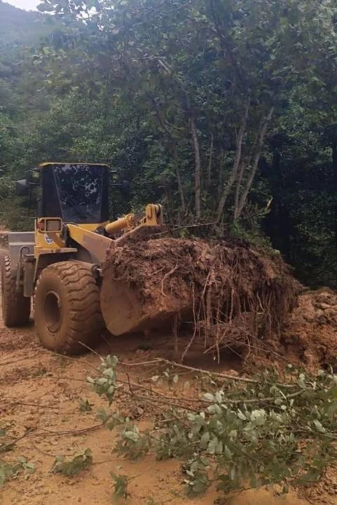 SEL FELAKETİ SONUCU YOL AÇMA ÇALIŞMALARIMIZ DEVAM EDİYOR