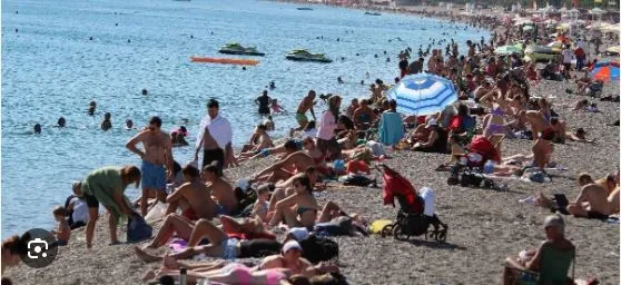 ANTALYA’DA SONBAHAR YOĞUNLUĞU.. ‘TURİZM SEZONU KASIM- ARALIK’A UZUYOR’