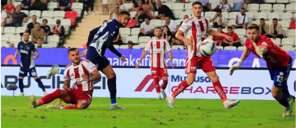 ANTALYASPOR FENERBAHÇE’YE İKİNCİ YARIDA TESLİM OLDU: 0-2