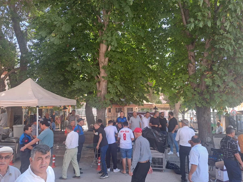30 Ağustos Zafer Bayramı Dolayısıyla Cuma Namazına müteakip, 30 Ağustos şehitlerimiz için lokma ikramı yapıldı.