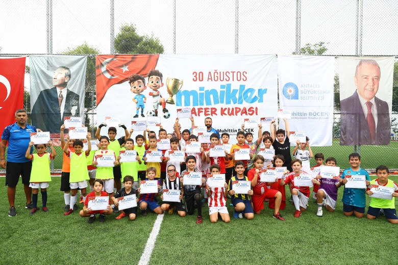 Minikler Zafer Turnuvasında eğlence dolu anlar yaşadı
