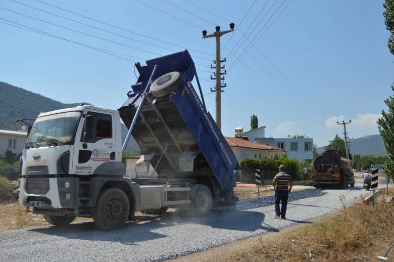 Korkuteli Bayatbademleri  Yolunda Asfalt Çalışması