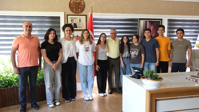 Öğrencilerden Başkan Topaloğlu’na teşekkür ziyareti