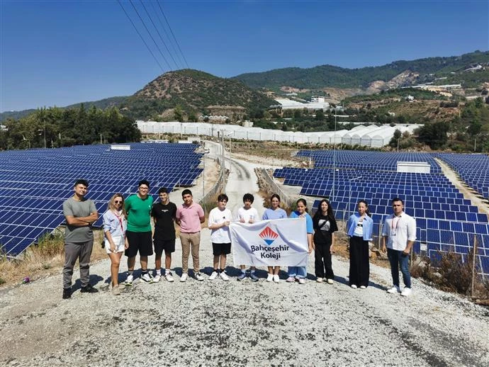 ÖĞRENCİLER YENİLENEBİLİR ENERJİ KONUSUNDA BİLGİLENDİRİLDİ