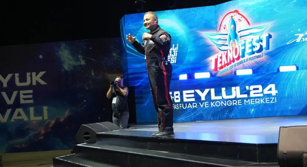 İLK TÜRK ASTRONOT GEZERAVCI TEKNOFEST’TE GENÇLERLE BULUŞTU