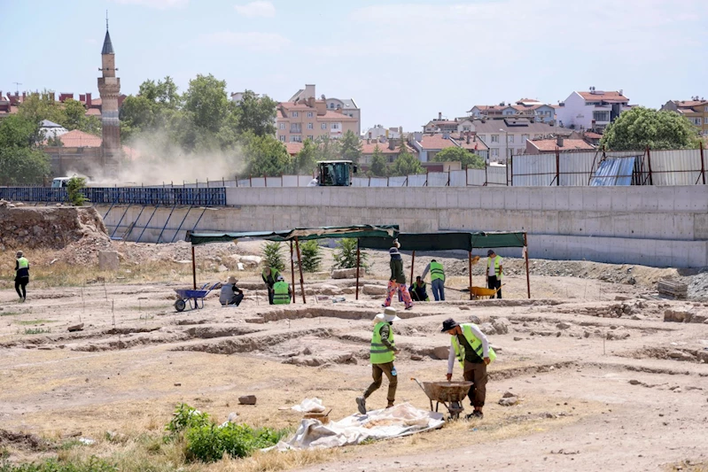BAŞKAN ALTAY VE BAŞKAN KAVUŞ ŞÜKRAN MAHALLESİ ARKEOLOJİK PARK ALANINDA İNCELEMELERDE BULUNDU