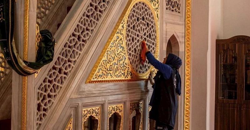 İBB TARİHİ CAMİLERE GÖZÜ GİBİ BAKIYOR