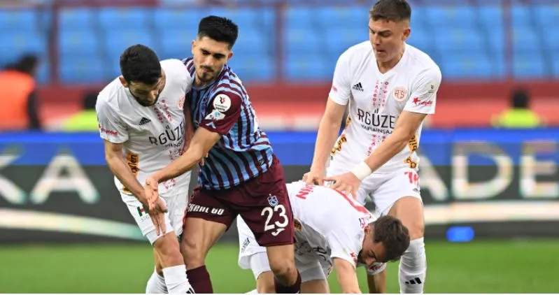 KABUS GİBİ.. ANTALYASPOR TRABZON’DA HEZİMETE UĞRADI: 0-5