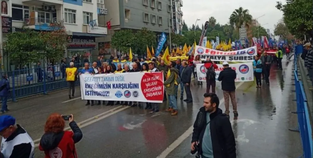 ZAM PROTESTOSU.. ANTALYA’DA BİNLERCE KAMU ÇALIŞANI İŞ BIRAKTI