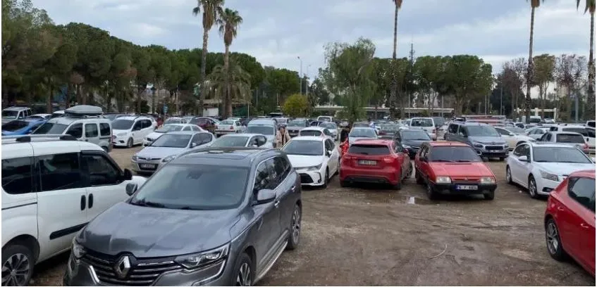ÜNİVERSİTE HASTANESİ’NDEKİ OTOPARK ÜCRETLERİNE TEPKİ YAĞIYOR
