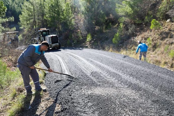ALANYA BELEDİYESİ KIRSAL MAHALLELERİN YOL HASRETİNİ SONA ERDİRİYOR