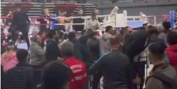 ANTALYA’DA KİCK BOKS MAÇINDA KAVGA RİNG DIŞINA TAŞTI.. 2 YARALI VAR
