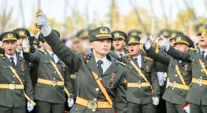 5 TEĞMEN VE 3 DİSİPLİN AMİRİ ORDUDAN İHRAÇ EDİLDİ