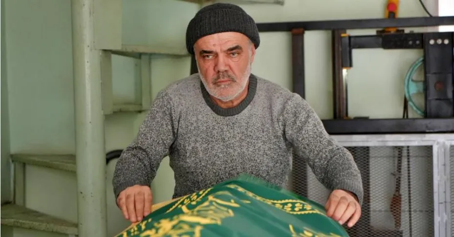 BARMENDİ GARSONDU AMBULANS ŞOFÖRÜYDÜ.. ŞİMDİ DE ‘GASSAL’ OLDU