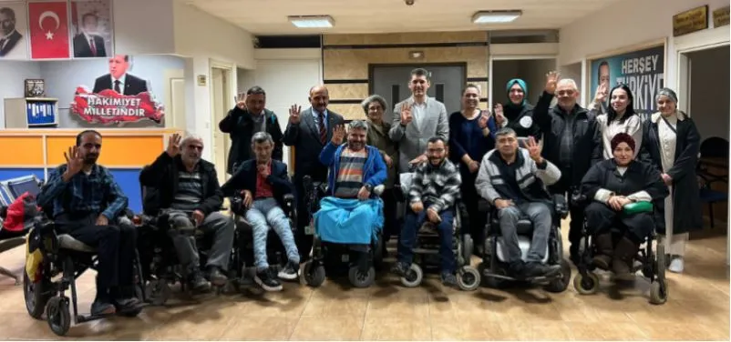 ALİ ÇETİN ENGELLİ VATANDAŞLARI AĞIRLADI.. ‘ ENGELLERİ HEP BİRLİKTE AŞIYORUZ’