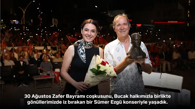 30 Ağustos Zafer Bayramı coşkusunu, Bucak halkımızla birlikte gönüllerimizde iz bırakan bir Sümer Ezgü konseriyle yaşadık.