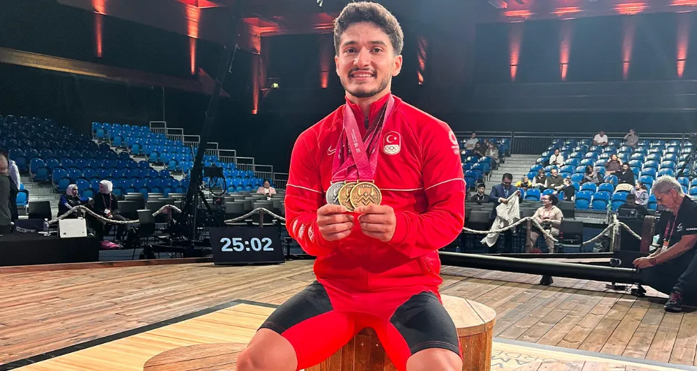 MUHAMMED FURKAN ÖZBEK HALTERDE DÜNYA ŞAMPİYONU OLDU