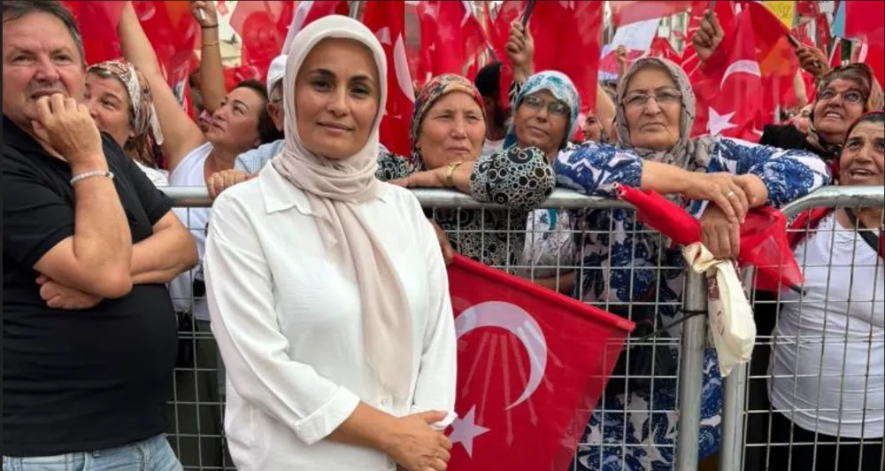 CHP AKSU KADIN KOLLARI BAŞKANI MENZİL ÇAKMAK İSTİFA ETTİ