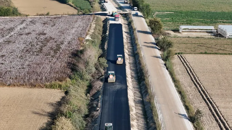 Aydın Büyükşehir Belediyesi 17 İlçede Eş Zamanlı Yatırımlarını Sürdürüyor