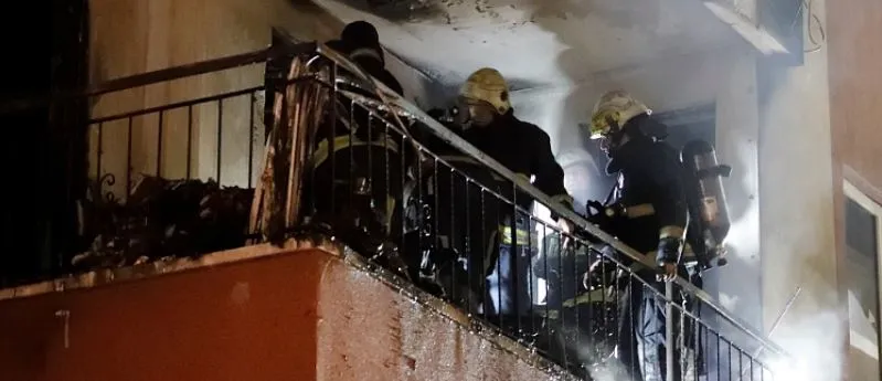 KEPEZ’DE PATLAMA SESLERİ KORKUTTU.. ‘ALEVLER BALKONU SARMIŞTI’