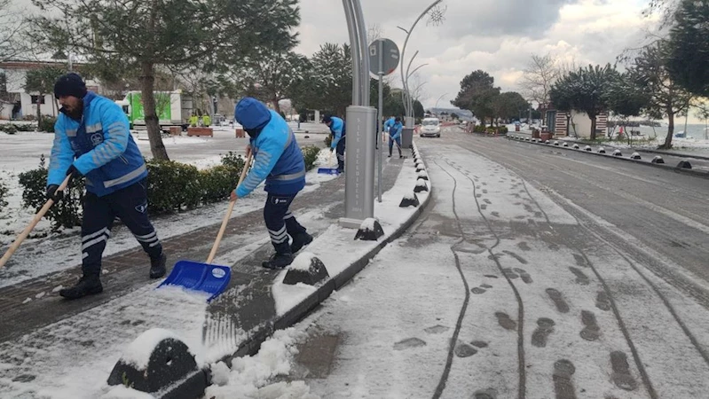 İBB EKİPLERİ GECEDEN BU YANA ARALIKSIZ ÇALIŞIYOR