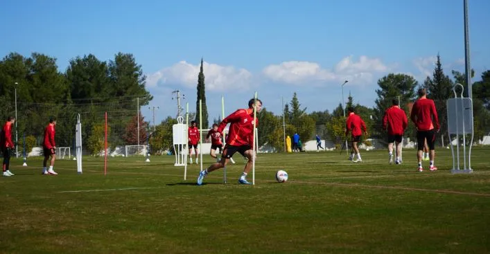 ANTALYASPOR BUGÜN KASIMPAŞA İLE OYNUYOR.. HEDEF 3 PUAN