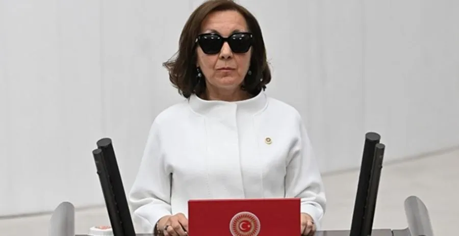 SERAP YAZICI ÖZBUDUN ’GELECEK’TEN  İSTİFA ETTİ.. AK PARTİ