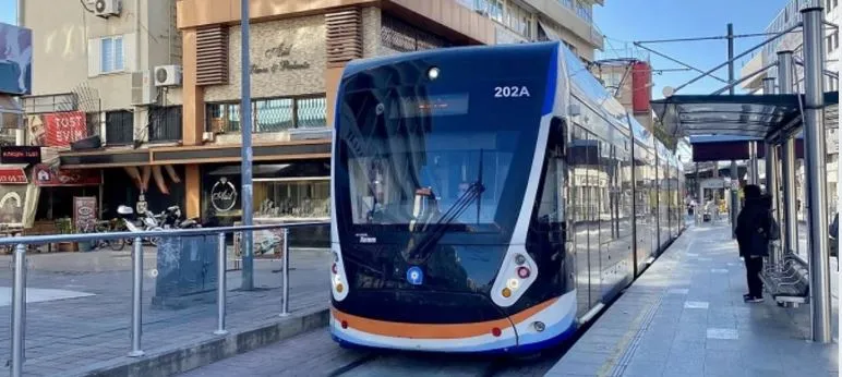 SENDİKA MAAŞLARI DÜŞÜRDÜ.. ANTALYA’DA TOPLU ULAŞIM ÇALIŞANI İSYAN ETTİ