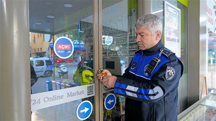 ALANYA’DA TARİHİ GEÇMİŞ BEBEK MAMASI VE SÜT SATAN 2 ZİNCİR MARKETE MÜHÜR
