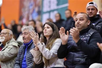 Çeşme’de İlk Voleybol Lig Maçı Heyecanı
