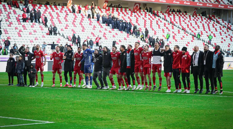 ANTALYASPOR TARAFTARI SINIFTA KALDI