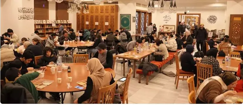 TOKYO CAMİİ DOLDU-TAŞTI.. JAPONYA’DA İLK İFTAR YAPILDI BİLE