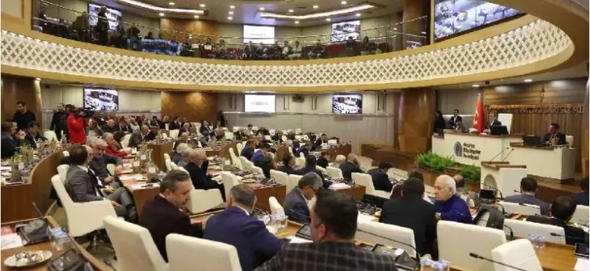 BÜYÜKŞEHİR’DE YÜKSEK TANSİYON.. TRAFİK İLE BAŞLADI TÜREL İLE DEVAM ETTİ