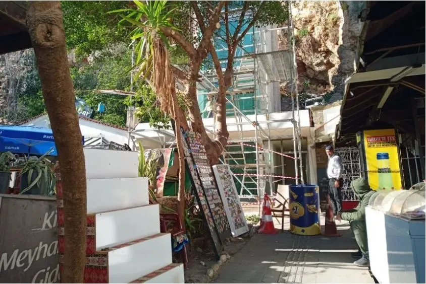 ANTALYA YAT LİMANI’NDAKİ ASANSÖR YİNE ARIZALANDI